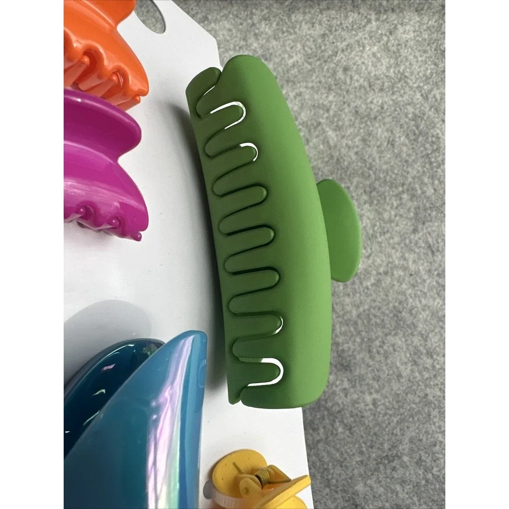 New Time And Tru Hair Claw Clip Lot of 2 Sets Colorful Retro Artsy Teacher Lg Sm